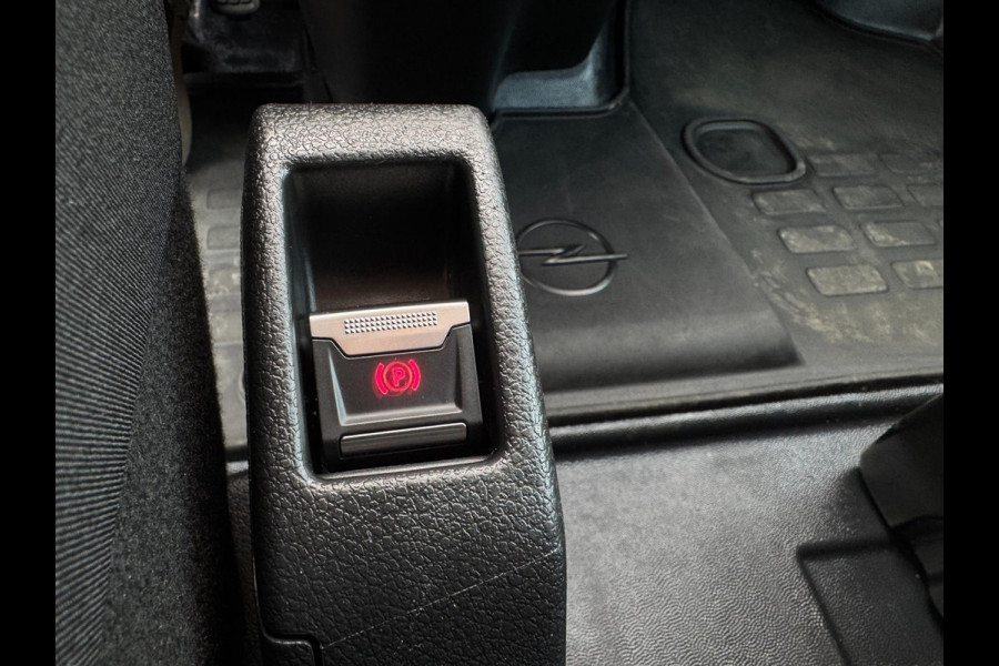 Opel Vivaro 2.0 CDTI L3H1 DC Innovation 130KW DUBBEL CAB / TREKHAAK AFN. / CAMERA / DUBBELE SCHUIFD / WARNINGSPOTS / PDC / CARPLAY