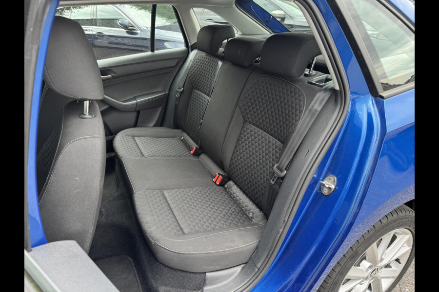 Škoda Rapid Spaceback 1.2 TSI Greentech Drive | Navigatie | Trekhaak | Parkeersensoren | Lichtmetalen Velgen |