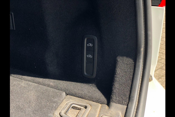 Volvo XC60 2.0 T6 AWD Momentum | Pano, Luchtvering, 360 Camera, Stoelverw., Carplay/Android, Virt. Cockp. | 1e Eigenaar |