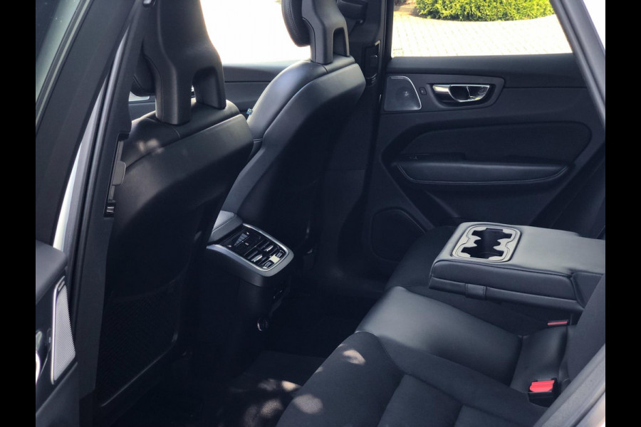 Volvo XC60 2.0 T6 AWD Momentum | Pano, Luchtvering, 360 Camera, Stoelverw., Carplay/Android, Virt. Cockp. | 1e Eigenaar |