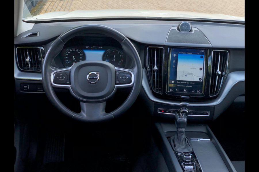 Volvo XC60 2.0 T6 AWD Momentum | Pano, Luchtvering, 360 Camera, Stoelverw., Carplay/Android, Virt. Cockp. | 1e Eigenaar |
