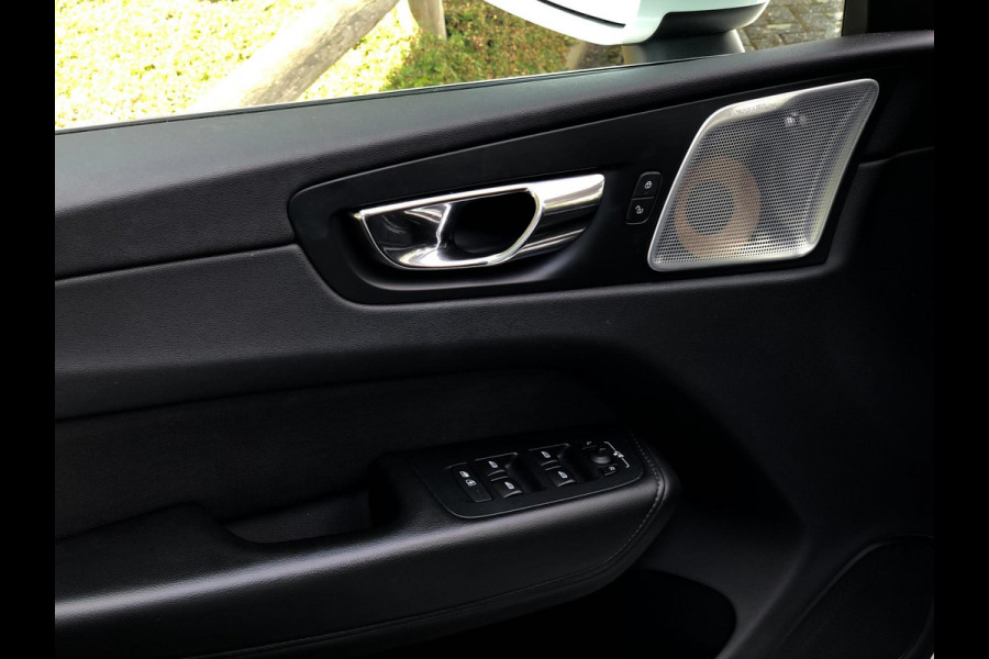 Volvo XC60 2.0 T6 AWD Momentum | Pano, Luchtvering, 360 Camera, Stoelverw., Carplay/Android, Virt. Cockp. | 1e Eigenaar |
