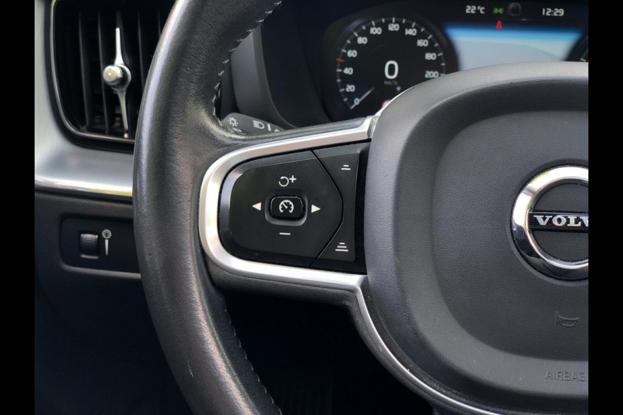 Volvo XC60 2.0 T6 AWD Momentum | Pano, Luchtvering, 360 Camera, Stoelverw., Carplay/Android, Virt. Cockp. | 1e Eigenaar |