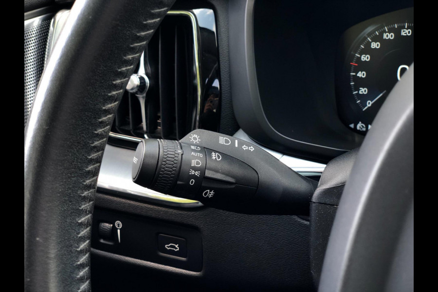 Volvo XC60 2.0 T6 AWD Momentum | Pano, Luchtvering, 360 Camera, Stoelverw., Carplay/Android, Virt. Cockp. | 1e Eigenaar |