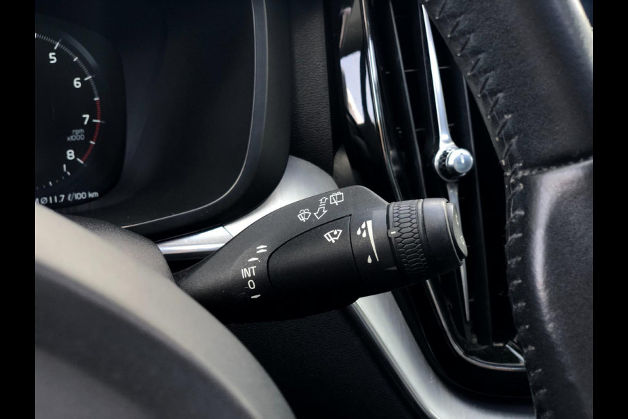 Volvo XC60 2.0 T6 AWD Momentum | Pano, Luchtvering, 360 Camera, Stoelverw., Carplay/Android, Virt. Cockp. | 1e Eigenaar |