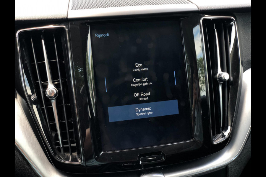 Volvo XC60 2.0 T6 AWD Momentum | Pano, Luchtvering, 360 Camera, Stoelverw., Carplay/Android, Virt. Cockp. | 1e Eigenaar |
