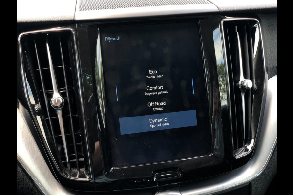 Volvo XC60 2.0 T6 AWD Momentum | Pano, Luchtvering, 360 Camera, Stoelverw., Carplay/Android, Virt. Cockp. | 1e Eigenaar |