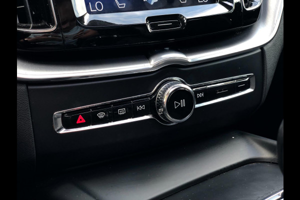 Volvo XC60 2.0 T6 AWD Momentum | Pano, Luchtvering, 360 Camera, Stoelverw., Carplay/Android, Virt. Cockp. | 1e Eigenaar |