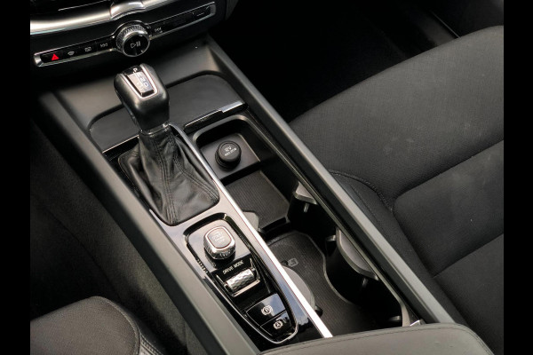 Volvo XC60 2.0 T6 AWD Momentum | Pano, Luchtvering, 360 Camera, Stoelverw., Carplay/Android, Virt. Cockp. | 1e Eigenaar |