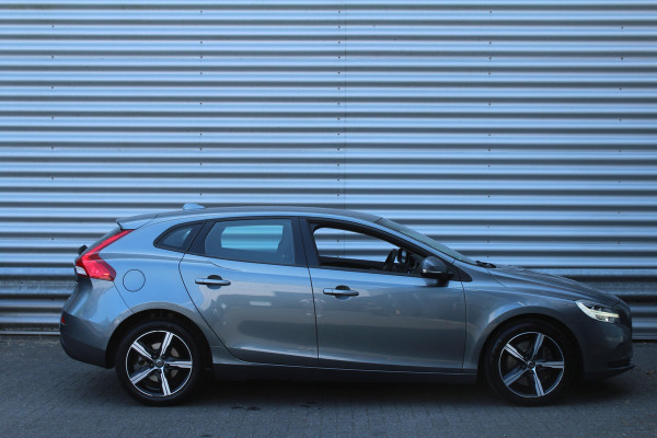 Volvo V40 1.5 T2 123pk Momentum Automaat Clima Cruise Navi Camera 17"LMV