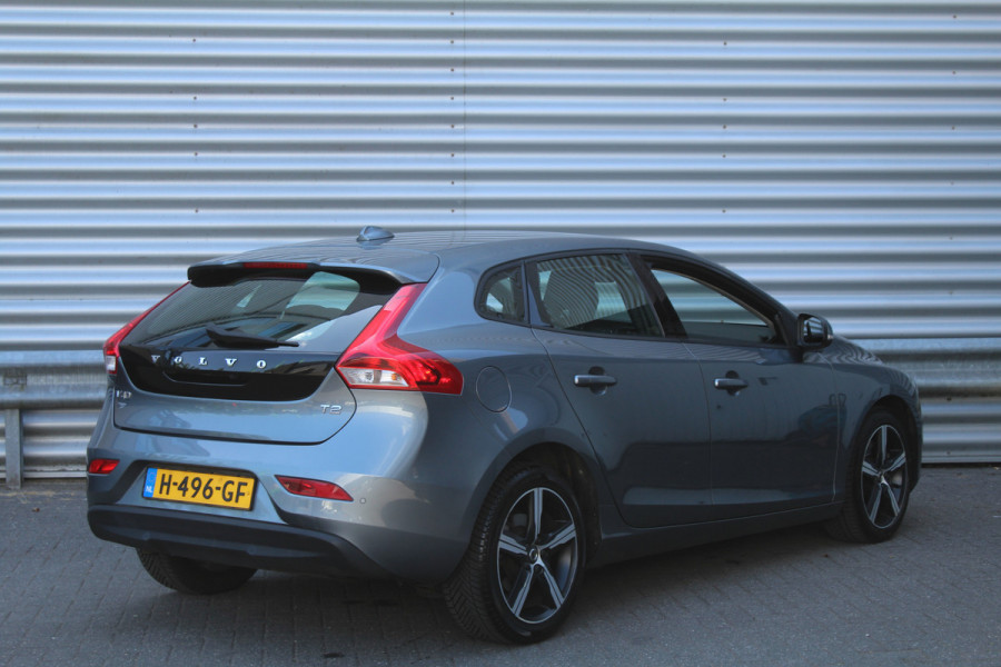 Volvo V40 1.5 T2 123pk Momentum Automaat Clima Cruise Navi Camera 17"LMV
