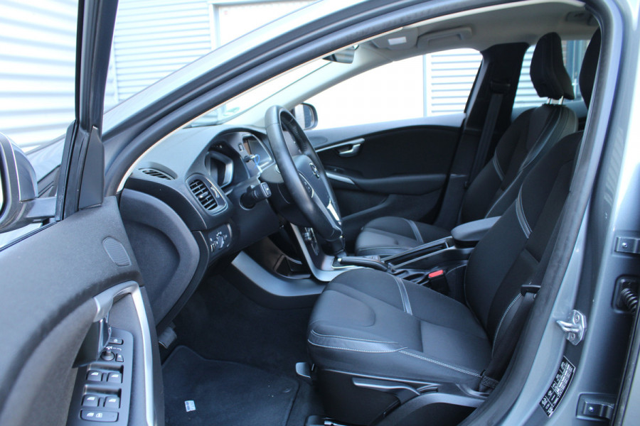 Volvo V40 1.5 T2 123pk Momentum Automaat Clima Cruise Navi Camera 17"LMV