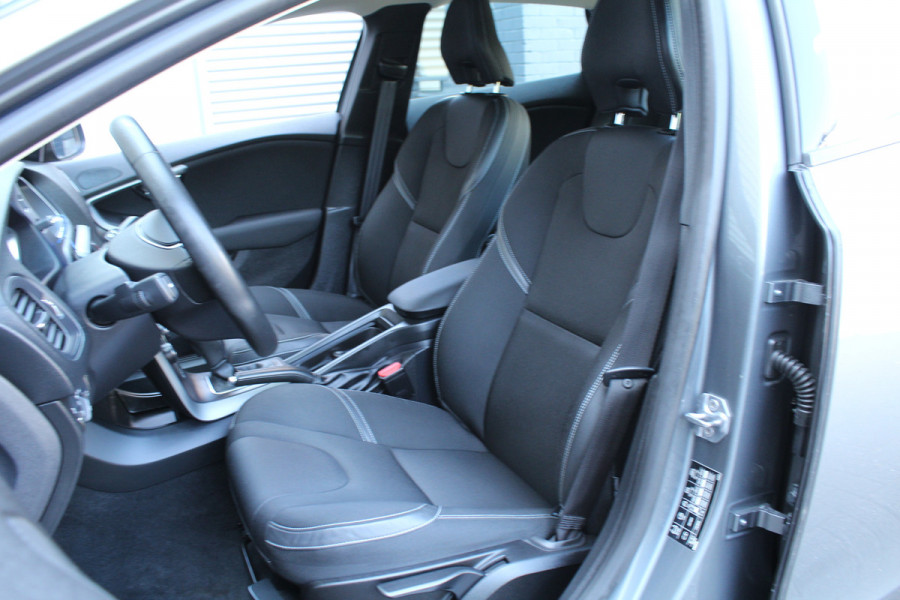 Volvo V40 1.5 T2 123pk Momentum Automaat Clima Cruise Navi Camera 17"LMV