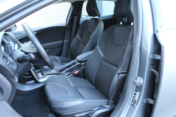 Volvo V40 1.5 T2 123pk Momentum Automaat Clima Cruise Navi Camera 17"LMV