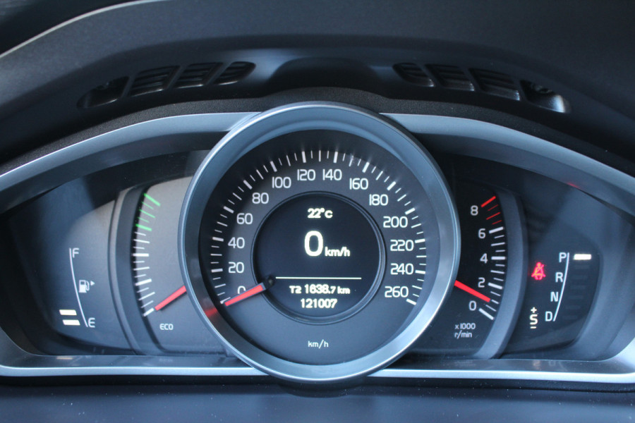 Volvo V40 1.5 T2 123pk Momentum Automaat Clima Cruise Navi Camera 17"LMV