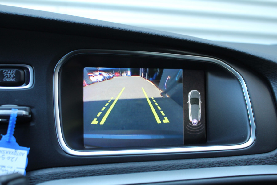 Volvo V40 1.5 T2 123pk Momentum Automaat Clima Cruise Navi Camera 17"LMV