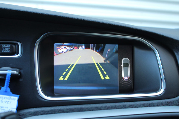 Volvo V40 1.5 T2 123pk Momentum Automaat Clima Cruise Navi Camera 17"LMV