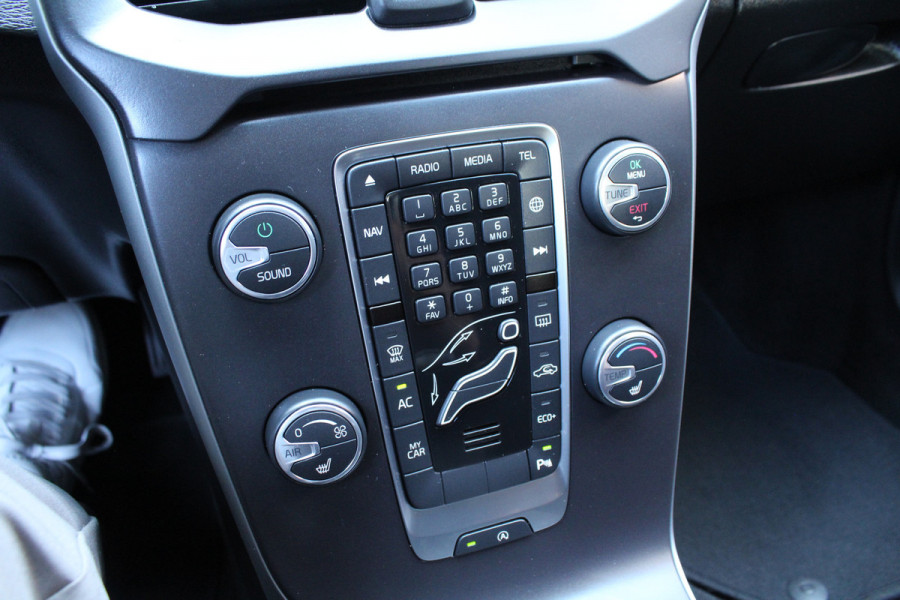 Volvo V40 1.5 T2 123pk Momentum Automaat Clima Cruise Navi Camera 17"LMV