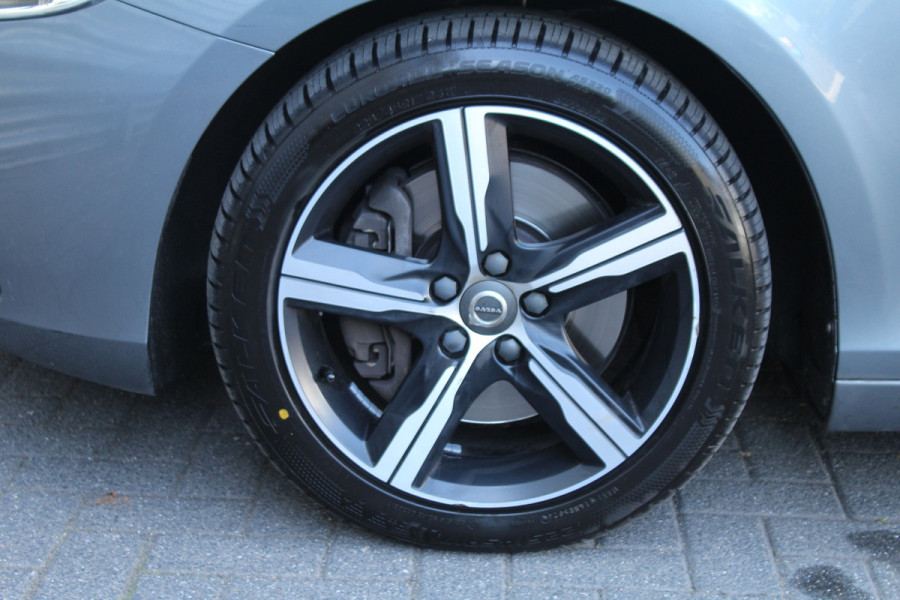 Volvo V40 1.5 T2 123pk Momentum Automaat Clima Cruise Navi Camera 17"LMV