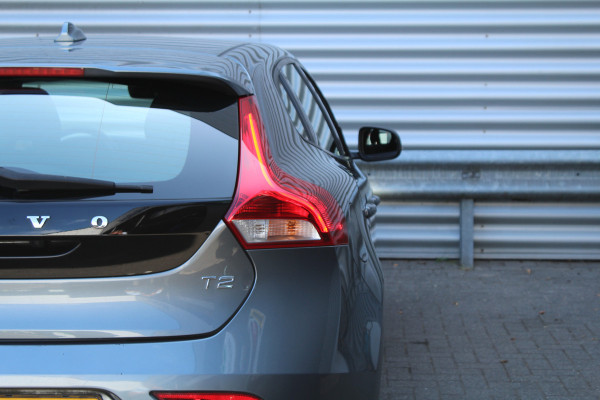 Volvo V40 1.5 T2 123pk Momentum Automaat Clima Cruise Navi Camera 17"LMV