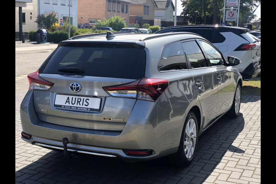 Toyota Auris Touring Sports 1.8 Hybrid Black Edition Go | Trekhaak, Parkeersensoren, Navigatie, Keyless, Safety Sense, Camera