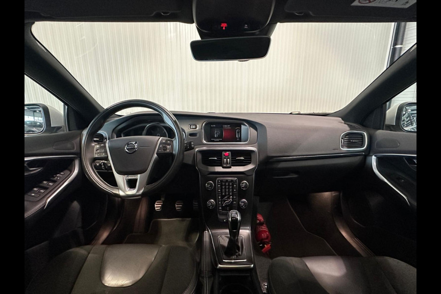 Volvo V40 D2 R-Design Stoelverwarming Navigatie 120pk