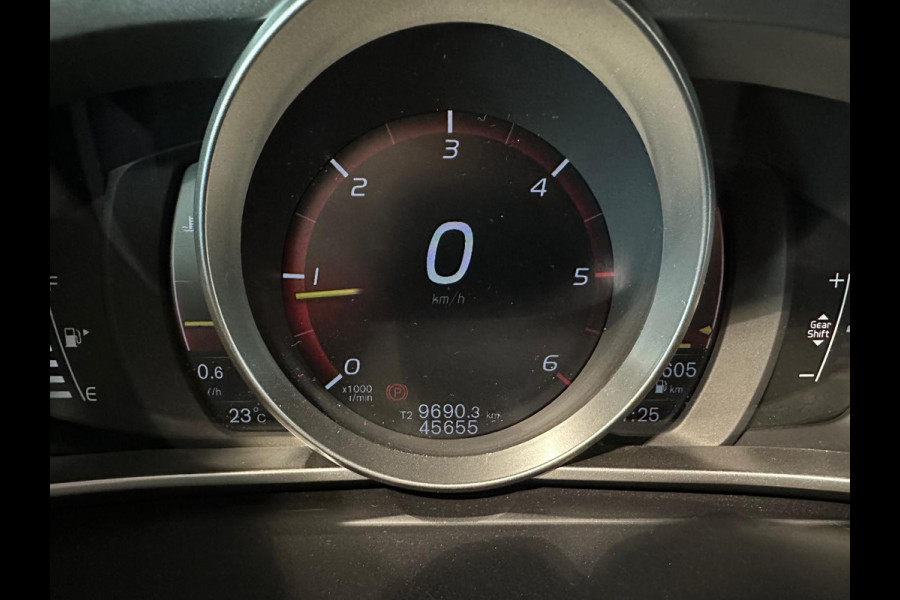 Volvo V40 D2 R-Design Stoelverwarming Navigatie 120pk