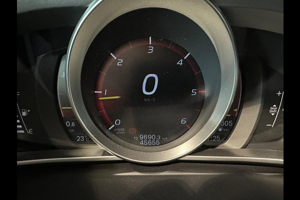 Volvo V40 D2 R-Design Stoelverwarming Navigatie 120pk