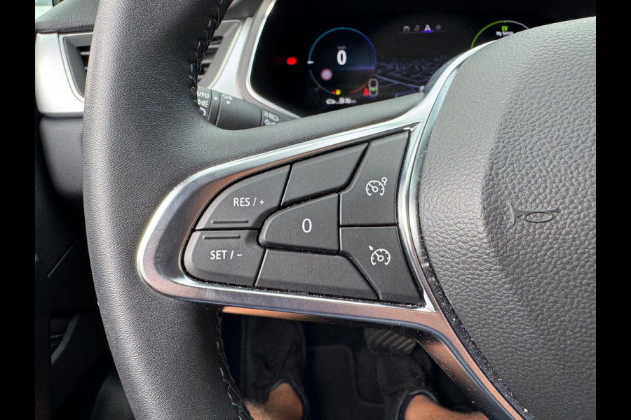 Renault Captur 1.6 E-Tech full hybrid 145 techno Groot navi / clima / Full LED / Lage km stand!