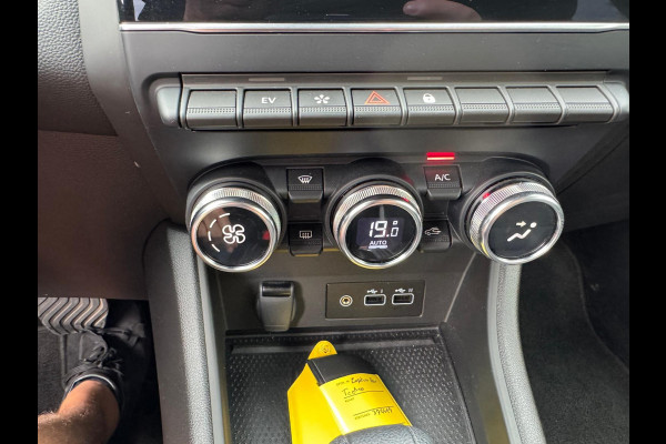 Renault Captur 1.6 E-Tech full hybrid 145 techno Groot navi / clima / Full LED / Lage km stand!