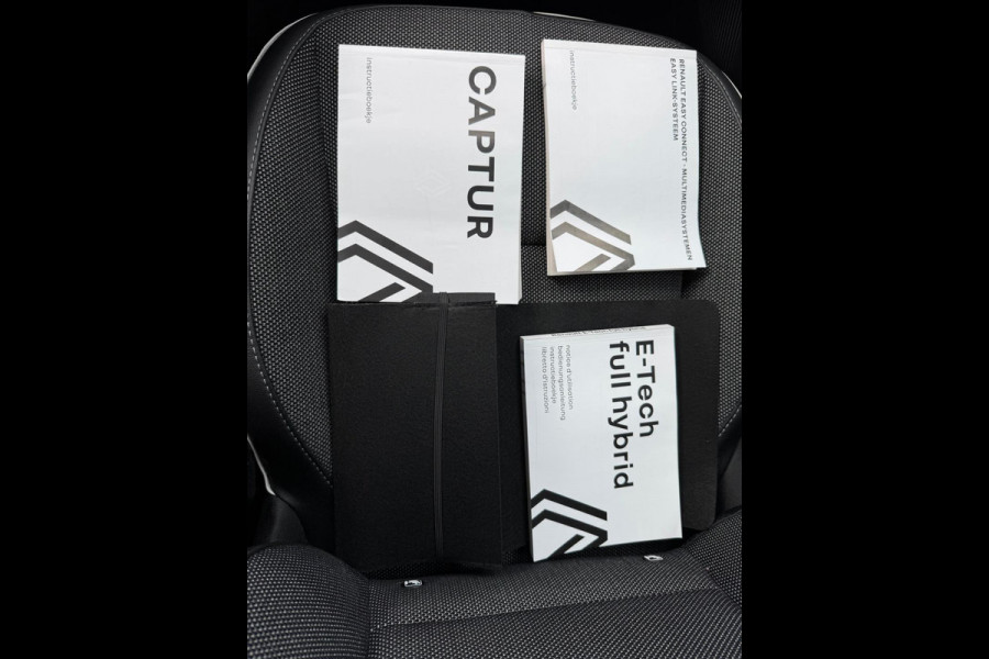 Renault Captur 1.6 E-Tech full hybrid 145 techno Groot navi / clima / Full LED / Lage km stand!