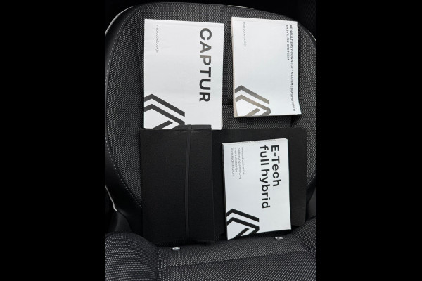 Renault Captur 1.6 E-Tech full hybrid 145 techno Groot navi / clima / Full LED / Lage km stand!