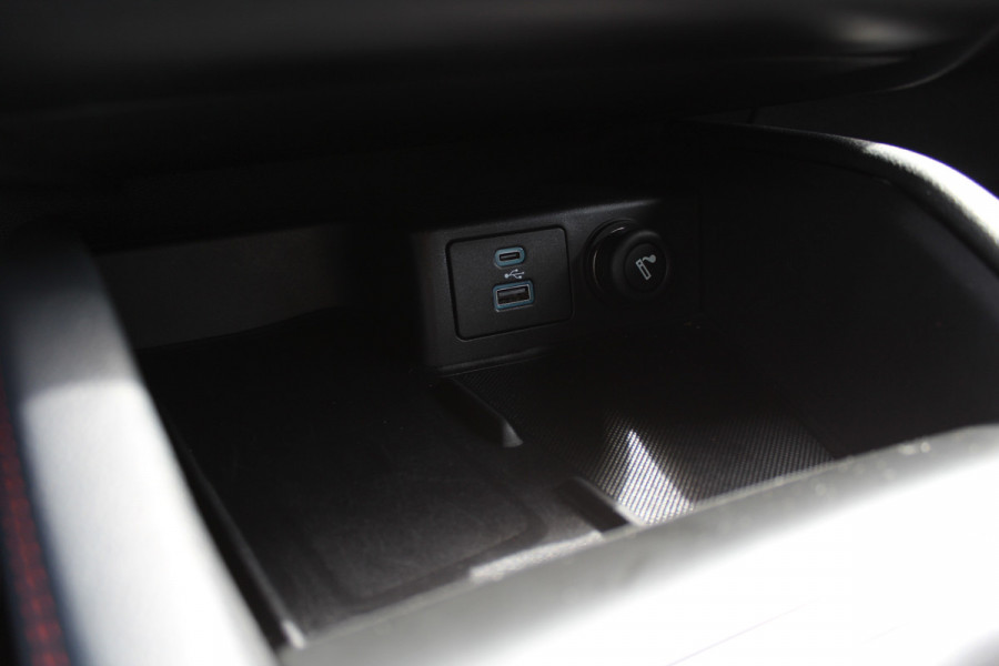 Ford Kuga 1.5 EcoBoost 150PK ST-Line X | Head-up | Navigatie | BLIS | B&O | Adaptieve Cruise
