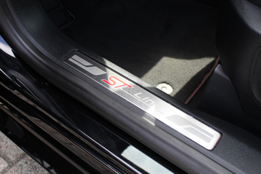 Ford Kuga 1.5 EcoBoost 150PK ST-Line X | Head-up | Navigatie | BLIS | B&O | Adaptieve Cruise