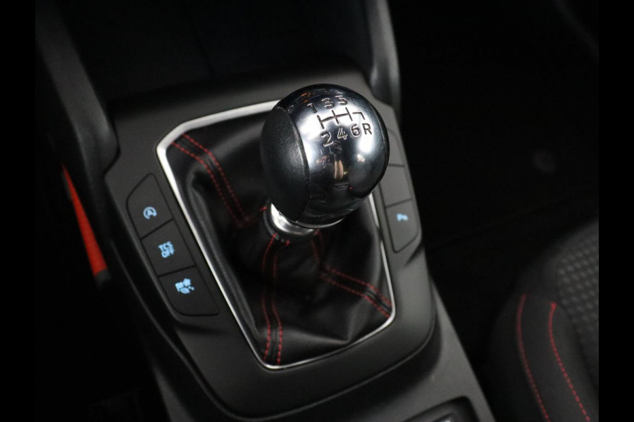 Ford Focus 1.0 EcoBoost ST Line | Trekhaak | Adaptief LED | Carplay | Climate control | Keyless | Navigatie | Parkeerhulp | Cruise control