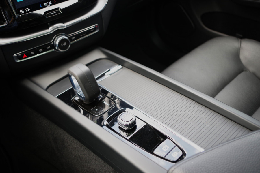 Volvo XC60 2.0 T8 Plug-in Hybrid AWD 390 PK Inscription, Panoramadak, Leder, Keyless, DAB+