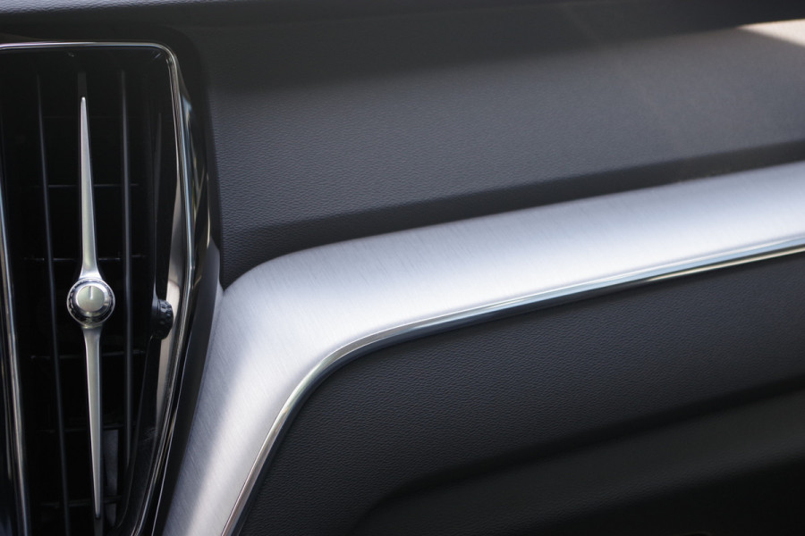 Volvo XC60 2.0 T8 Plug-in Hybrid AWD 390 PK Inscription, Panoramadak, Leder, Keyless, DAB+