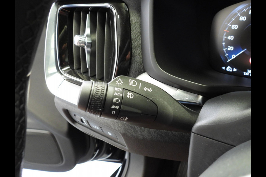 Volvo V60 2.0 T6 Recharge AWD Core Plug-in NAVI/LED/18''LMV/CLIMA