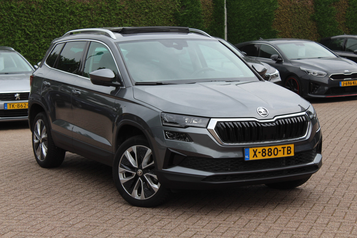 Škoda Karoq 1.5 TSI ACT Business Edition Plus / Trekhaak / Panoramadak / Navigatie / 17'' / Keyless / Virtual Cockpit / DAB / ACC / Full LED Koplampen Škoda Karoq 1.5 TSI ACT Business Edition Plus / Trekhaak / Panoramadak / Navigatie / 17'' / Keyless / Virtual Cockpit / DAB / ACC / Full LED Koplampen