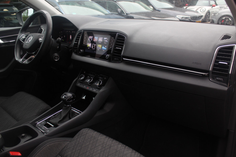 Škoda Karoq 1.5 TSI ACT Business Edition Plus / Trekhaak / Panoramadak / Navigatie / 17'' / Keyless / Virtual Cockpit / DAB / ACC / Full LED Koplampen