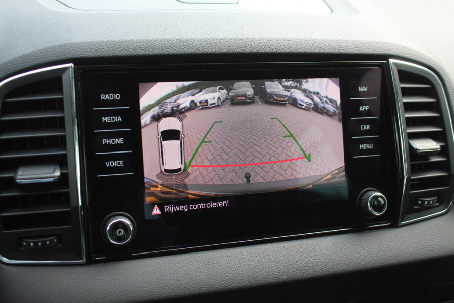 Škoda Karoq 1.5 TSI ACT Business Edition Plus / Trekhaak / Panoramadak / Navigatie / 17'' / Keyless / Virtual Cockpit / DAB / ACC / Full LED Koplampen