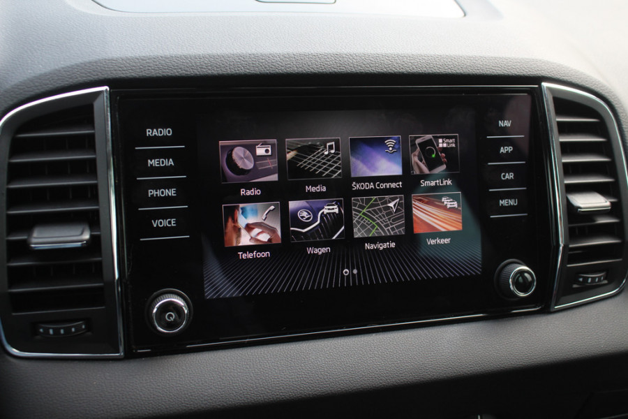 Škoda Karoq 1.5 TSI ACT Business Edition Plus / Trekhaak / Panoramadak / Navigatie / 17'' / Keyless / Virtual Cockpit / DAB / ACC / Full LED Koplampen