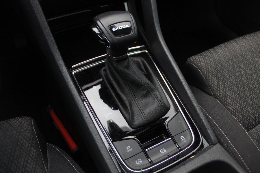 Škoda Karoq 1.5 TSI ACT Business Edition Plus / Trekhaak / Panoramadak / Navigatie / 17'' / Keyless / Virtual Cockpit / DAB / ACC / Full LED Koplampen