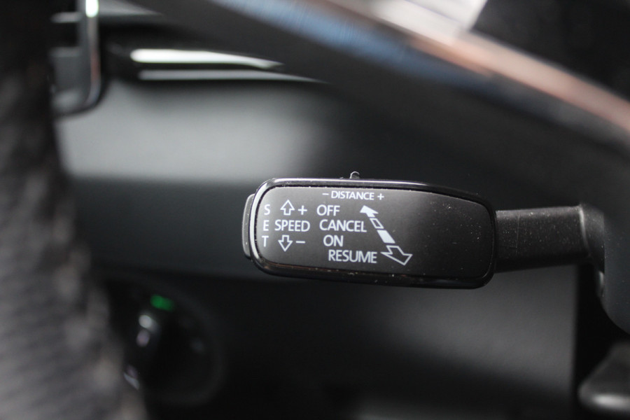 Škoda Karoq 1.5 TSI ACT Business Edition Plus / Trekhaak / Panoramadak / Navigatie / 17'' / Keyless / Virtual Cockpit / DAB / ACC / Full LED Koplampen