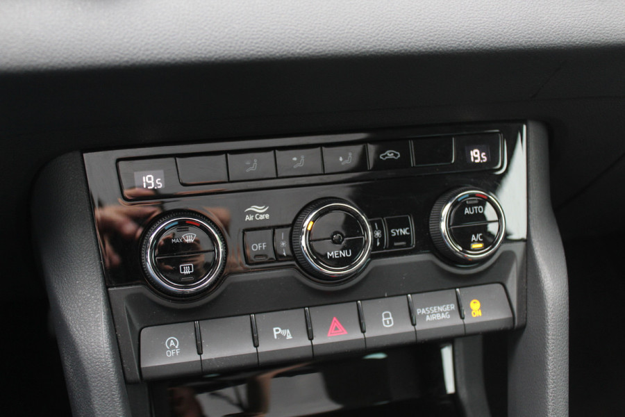 Škoda Karoq 1.5 TSI ACT Business Edition Plus / Trekhaak / Panoramadak / Navigatie / 17'' / Keyless / Virtual Cockpit / DAB / ACC / Full LED Koplampen