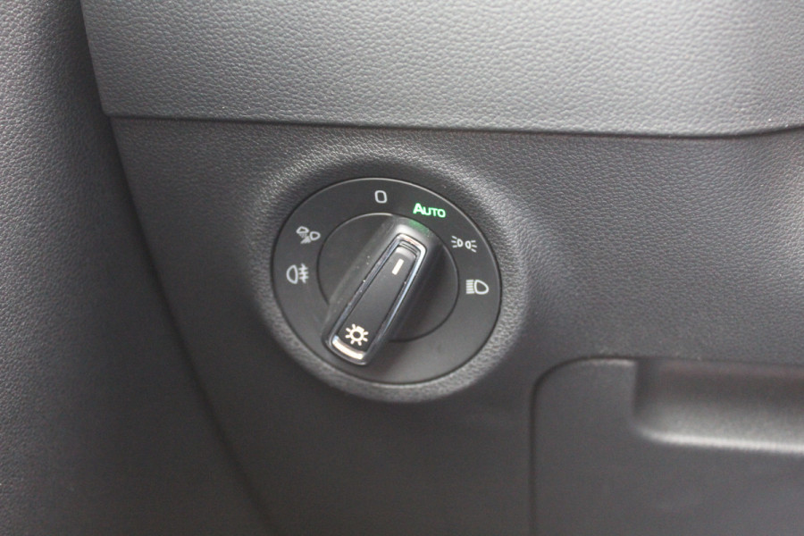 Škoda Karoq 1.5 TSI ACT Business Edition Plus / Trekhaak / Panoramadak / Navigatie / 17'' / Keyless / Virtual Cockpit / DAB / ACC / Full LED Koplampen