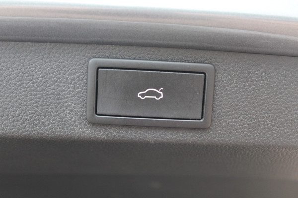 Škoda Karoq 1.5 TSI ACT Business Edition Plus / Trekhaak / Panoramadak / Navigatie / 17'' / Keyless / Virtual Cockpit / DAB / ACC / Full LED Koplampen