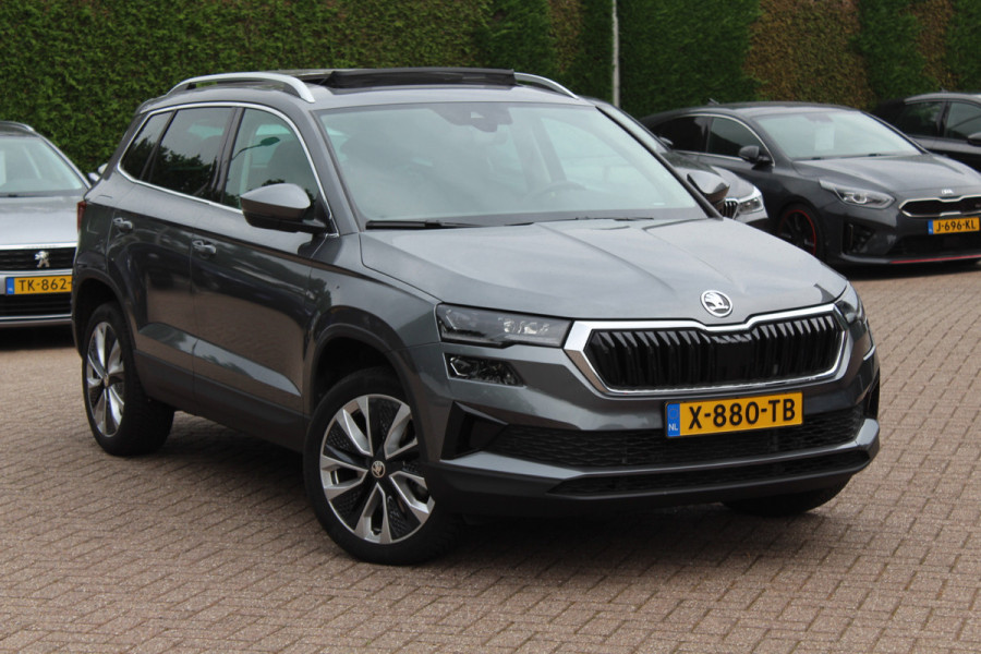 Škoda Karoq 1.5 TSI ACT Business Edition Plus / Trekhaak / Panoramadak / Navigatie / 17'' / Keyless / Virtual Cockpit / DAB / ACC / Full LED Koplampen