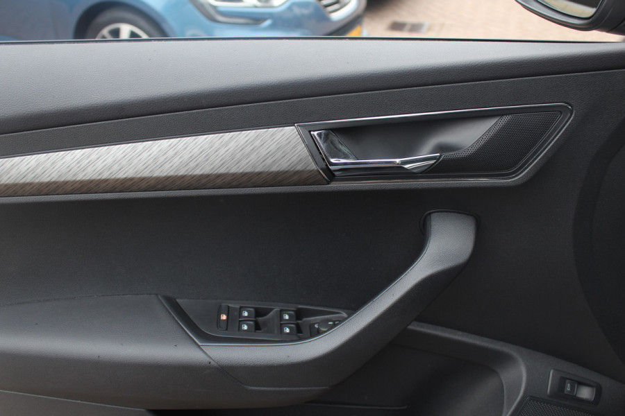 Škoda Karoq 1.5 TSI ACT Business Edition Plus / Trekhaak / Panoramadak / Navigatie / 17'' / Keyless / Virtual Cockpit / DAB / ACC / Full LED Koplampen