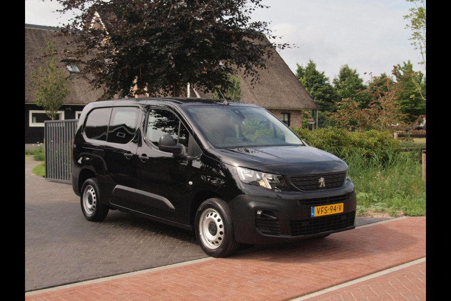 Peugeot Partner 1.5 BlueHDI Asphalt Long | Camera | Trekhaak | Cruise Control | Apple Carplay | Automaat |
